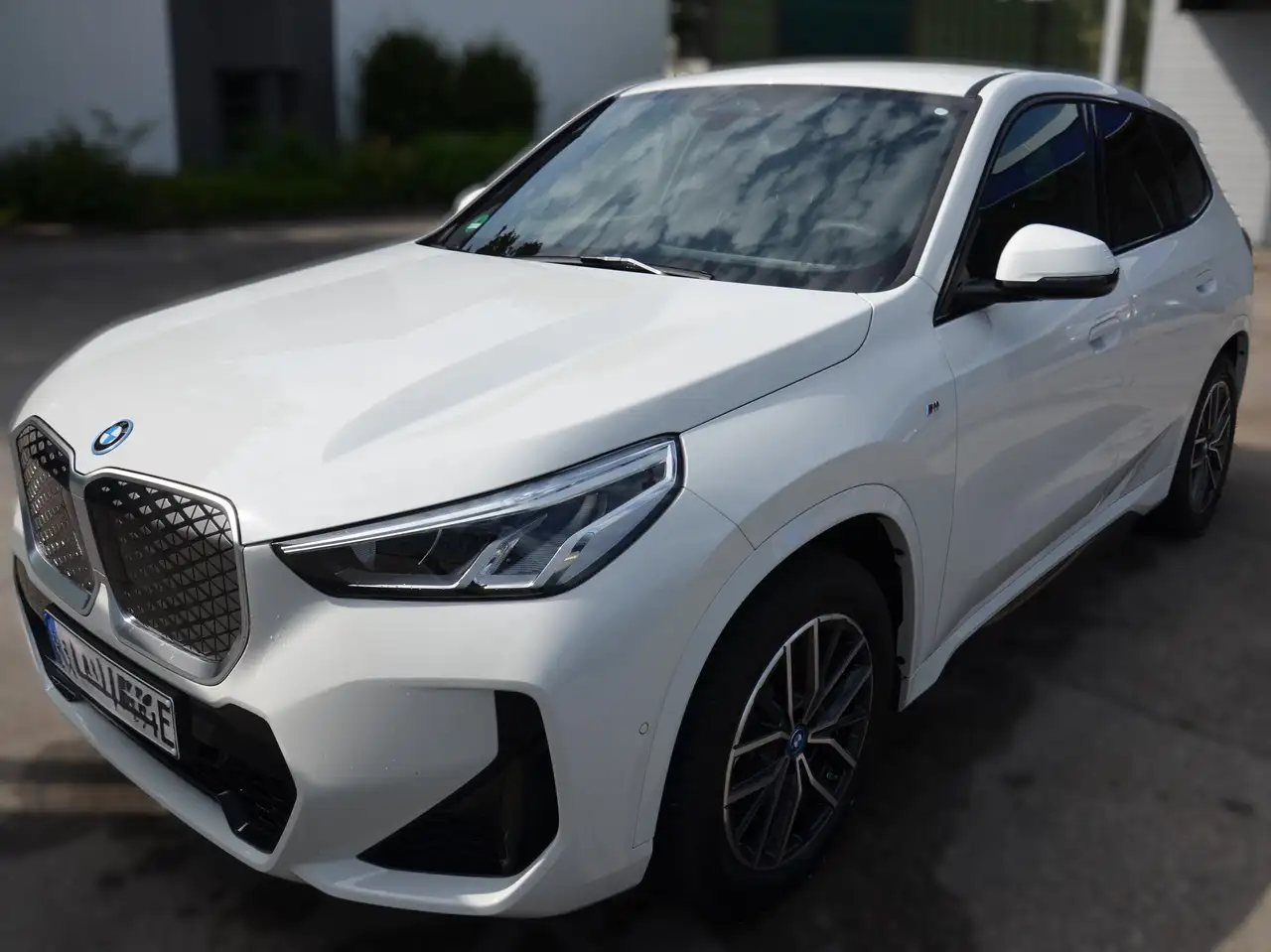 BMW iX1