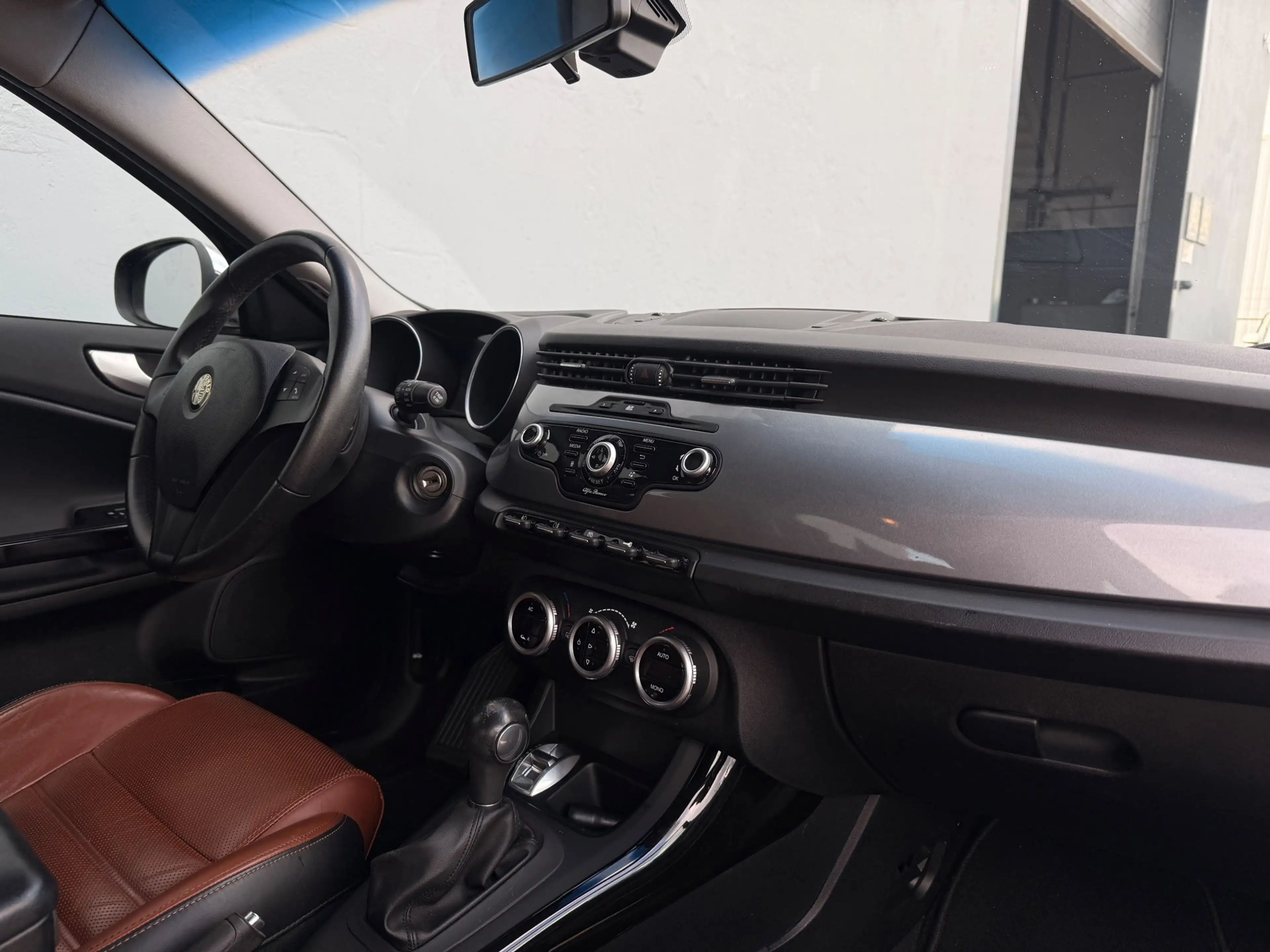 Alfa Romeo Giulietta 1.4 T Distinctive Automaat - Leder Interieur — photo 10