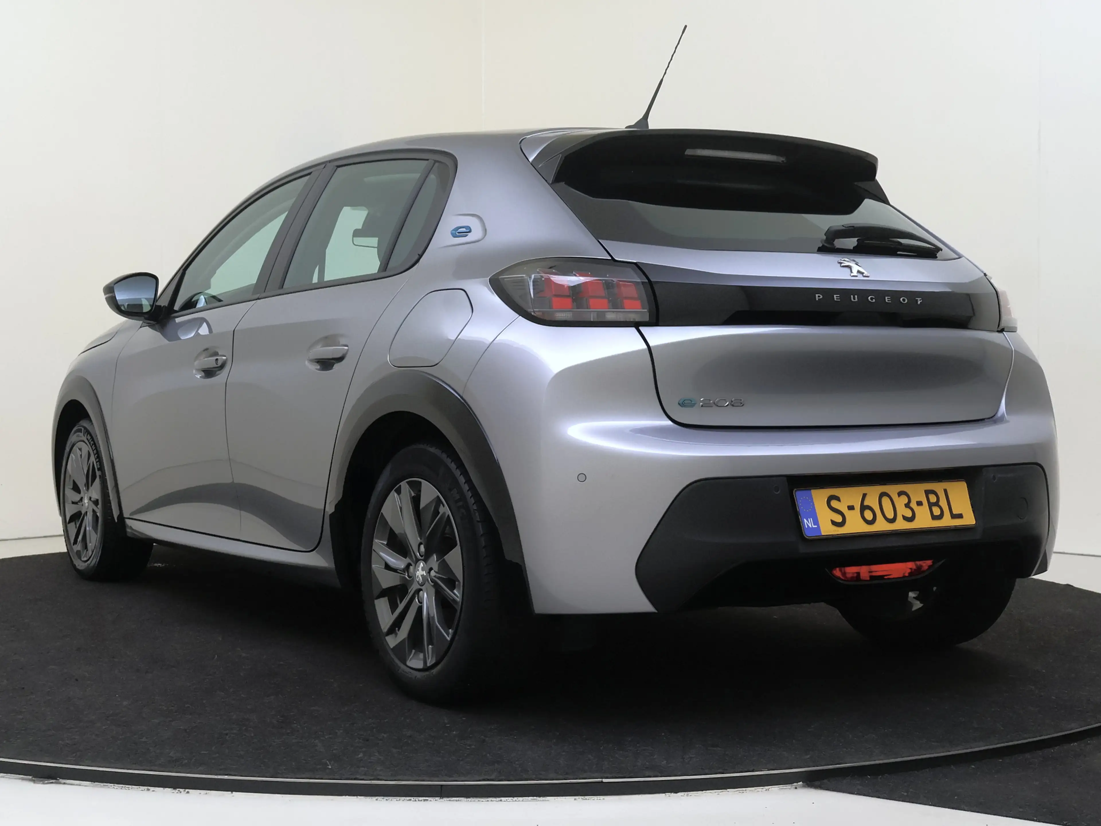 Peugeot e-208 EV 136PK Active Pack 50 kWh Keyless | Apple Carpla — photo 4