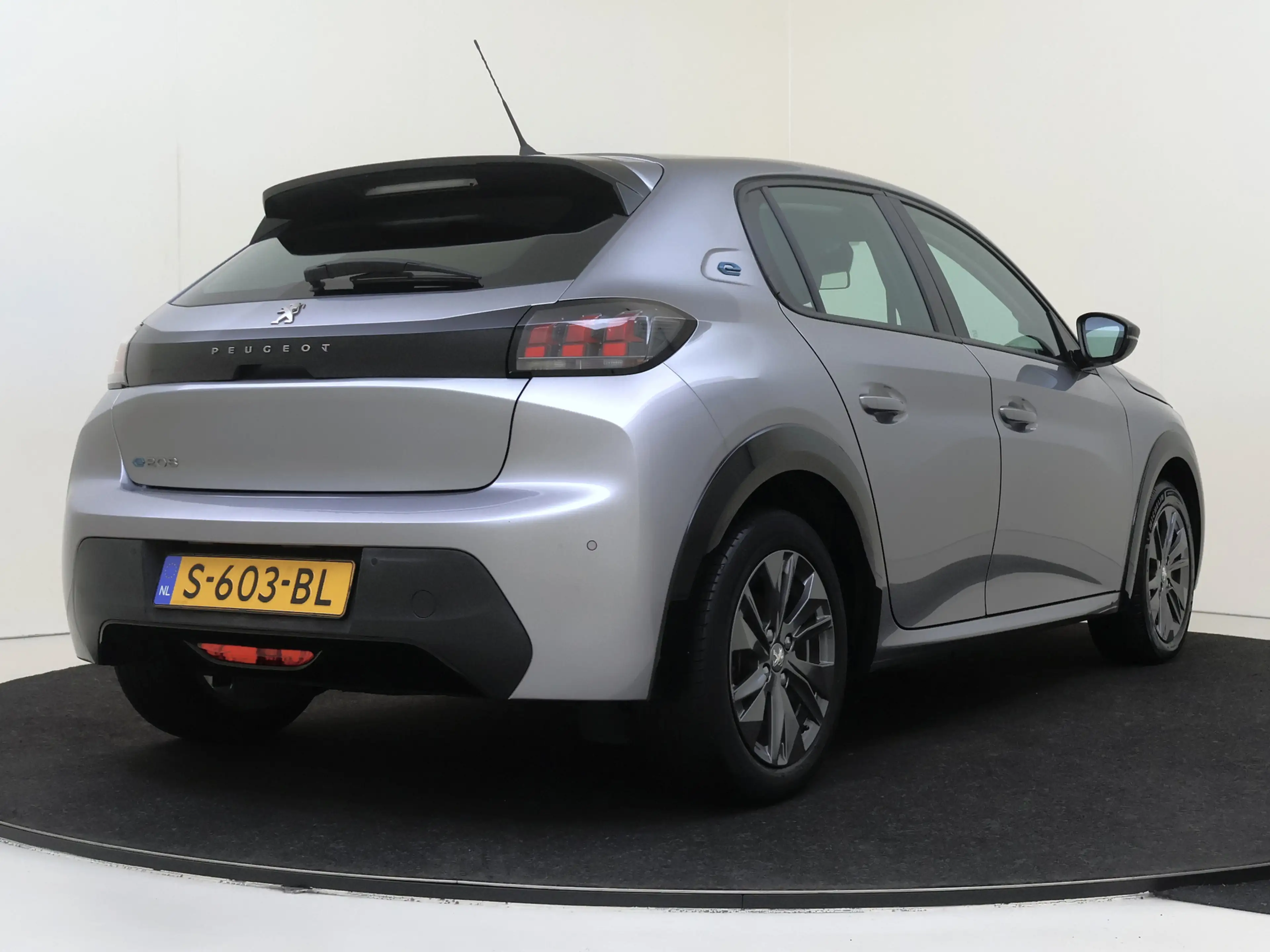 Peugeot e-208 EV 136PK Active Pack 50 kWh Keyless | Apple Carpla — photo 11