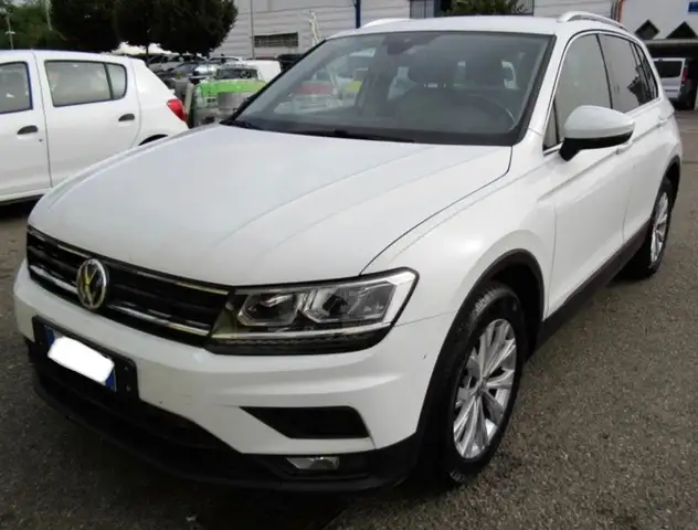 Volkswagen Tiguan view 2