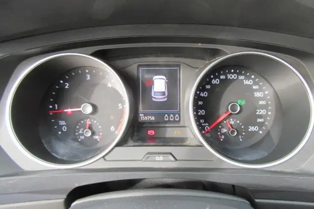 Volkswagen Tiguan view 3
