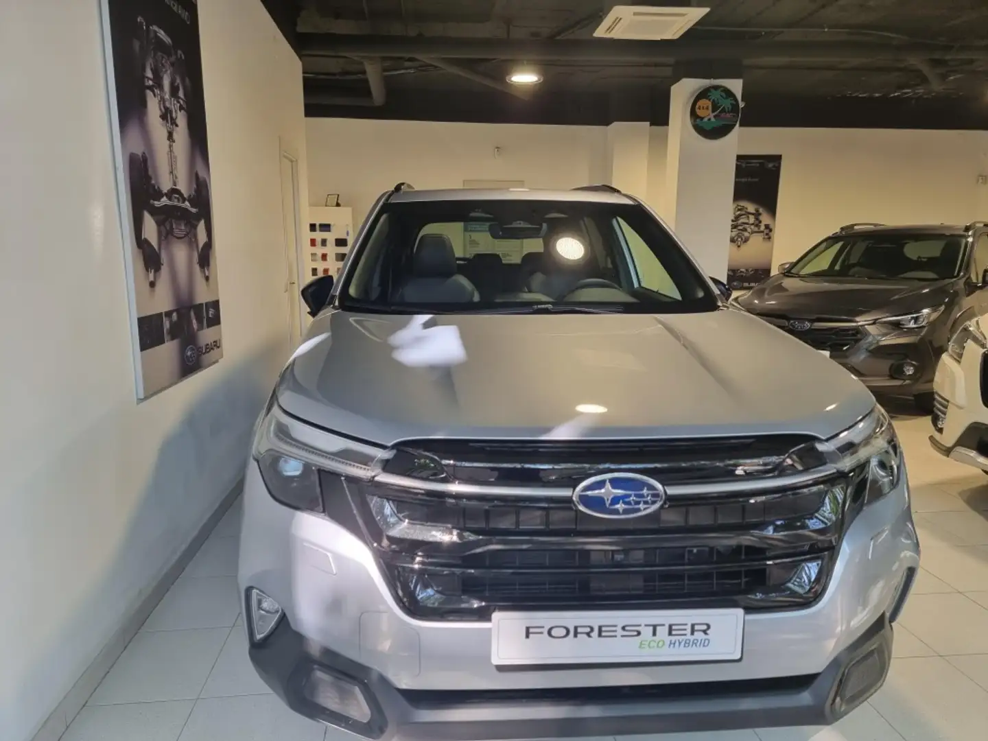 Subaru Forester 2.0i Hybrid Touring CVT Gris - 1