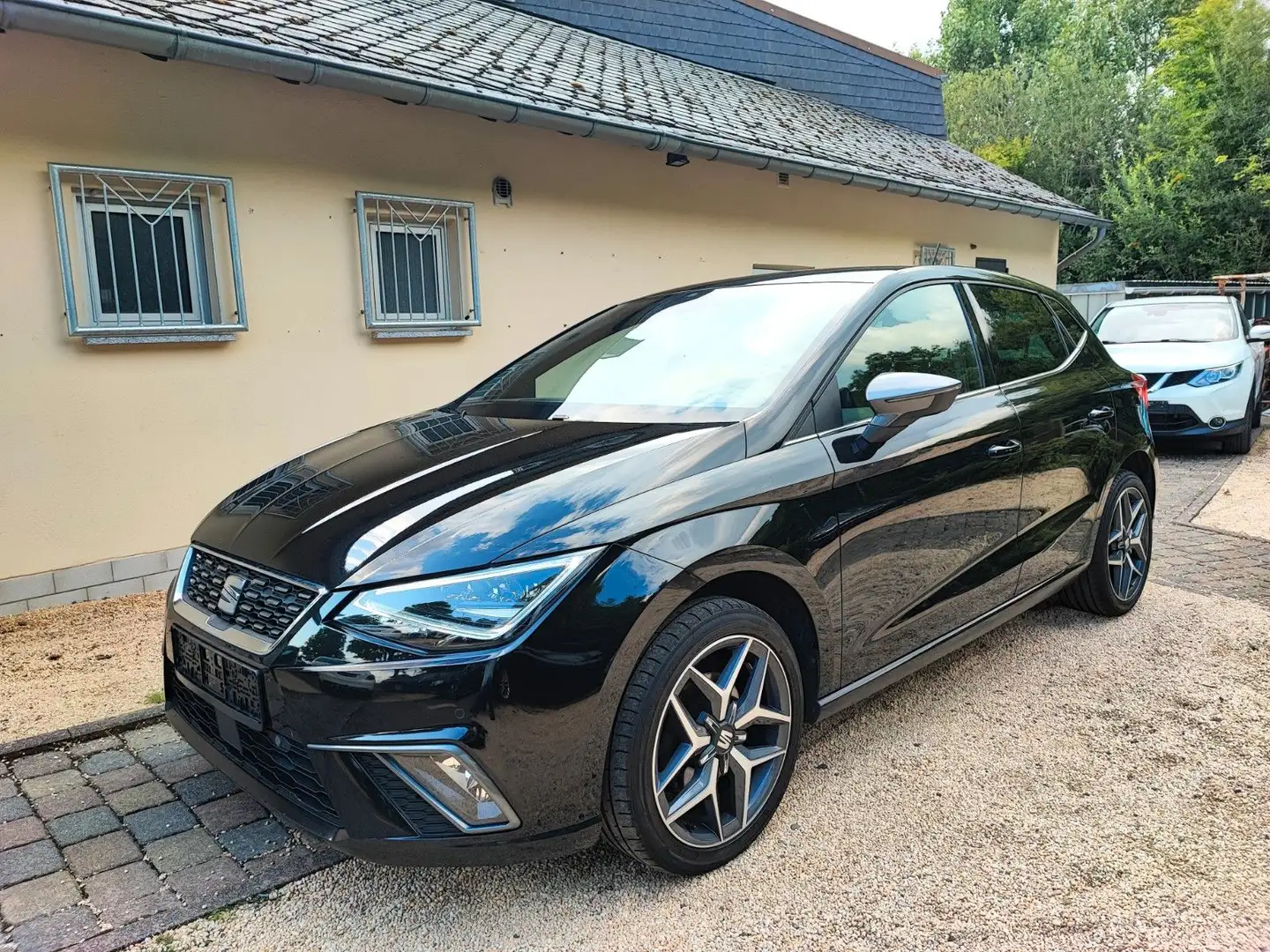 SEAT Ibiza Xcellence/1.HAND/LED/KEYLESS/NAVI/ACC/KAM. Schwarz - 1