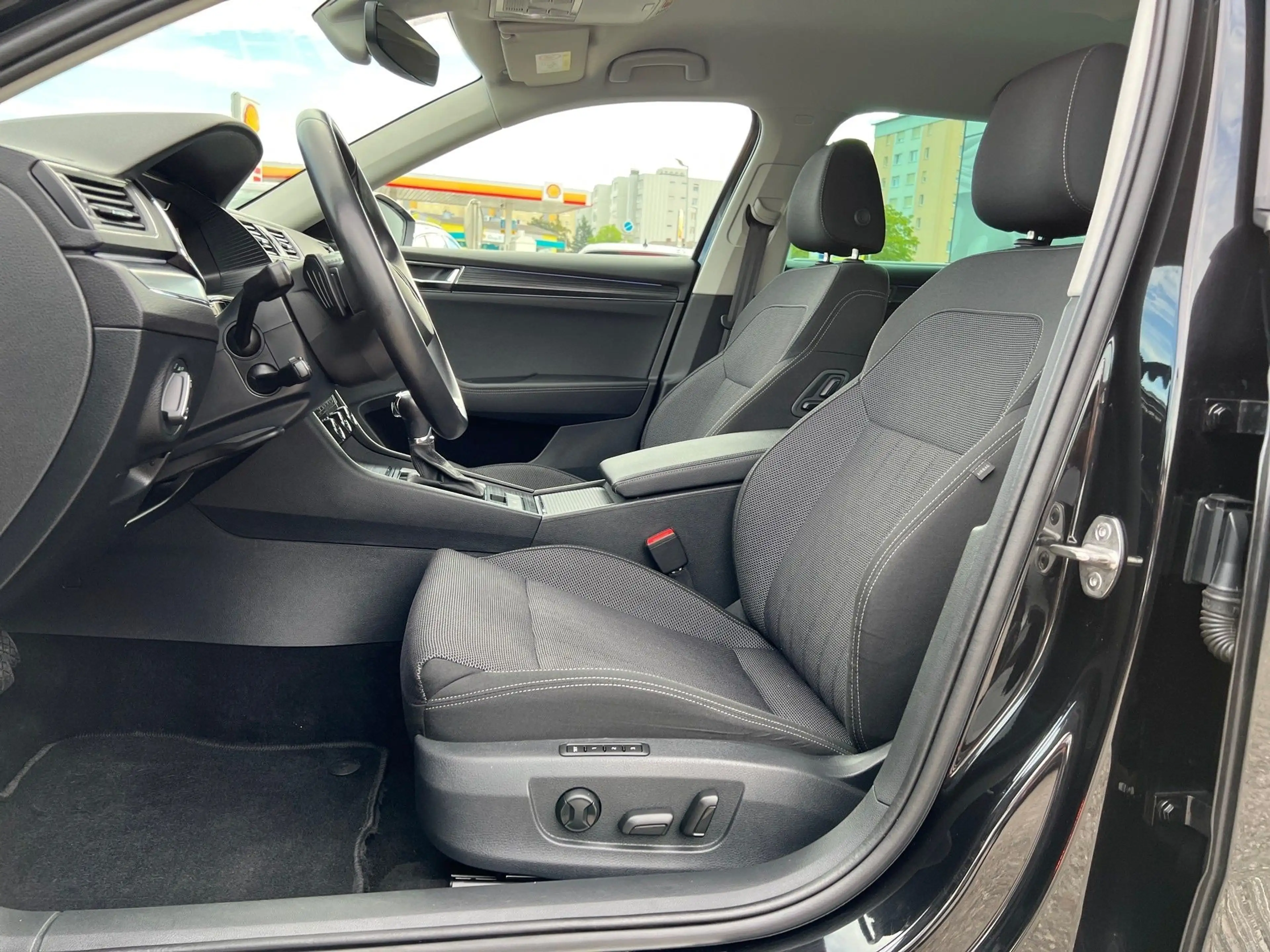 Skoda Superb Kombi 2,0 TDI Style DSG| NP €54.600 — photo 13