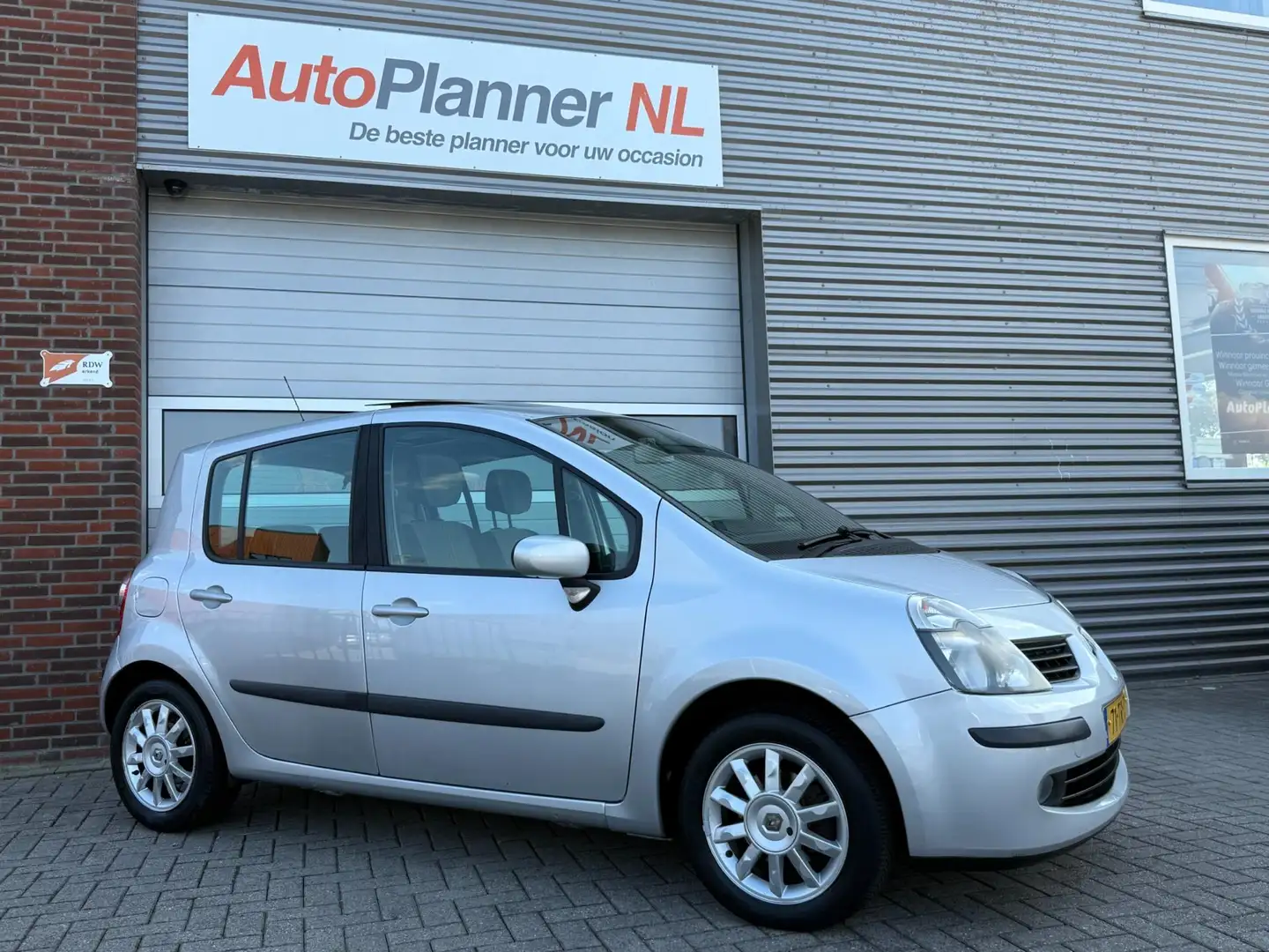 Renault Modus 1.6-16V Dynamique! Clima! Cruise! Pano! Grijs - 2