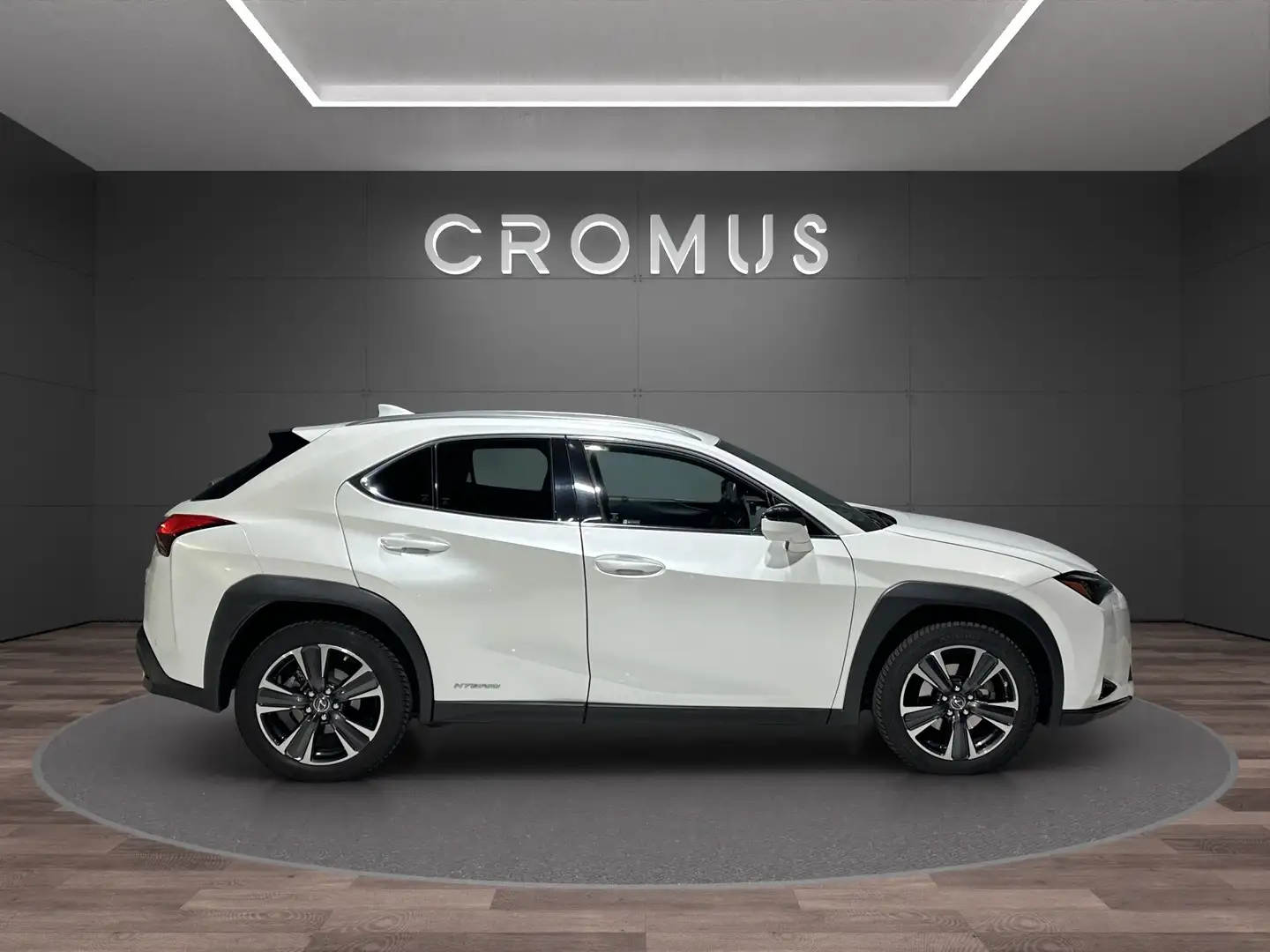 Lexus UX 250h 2.0 Luxury 2wd cvt - 1