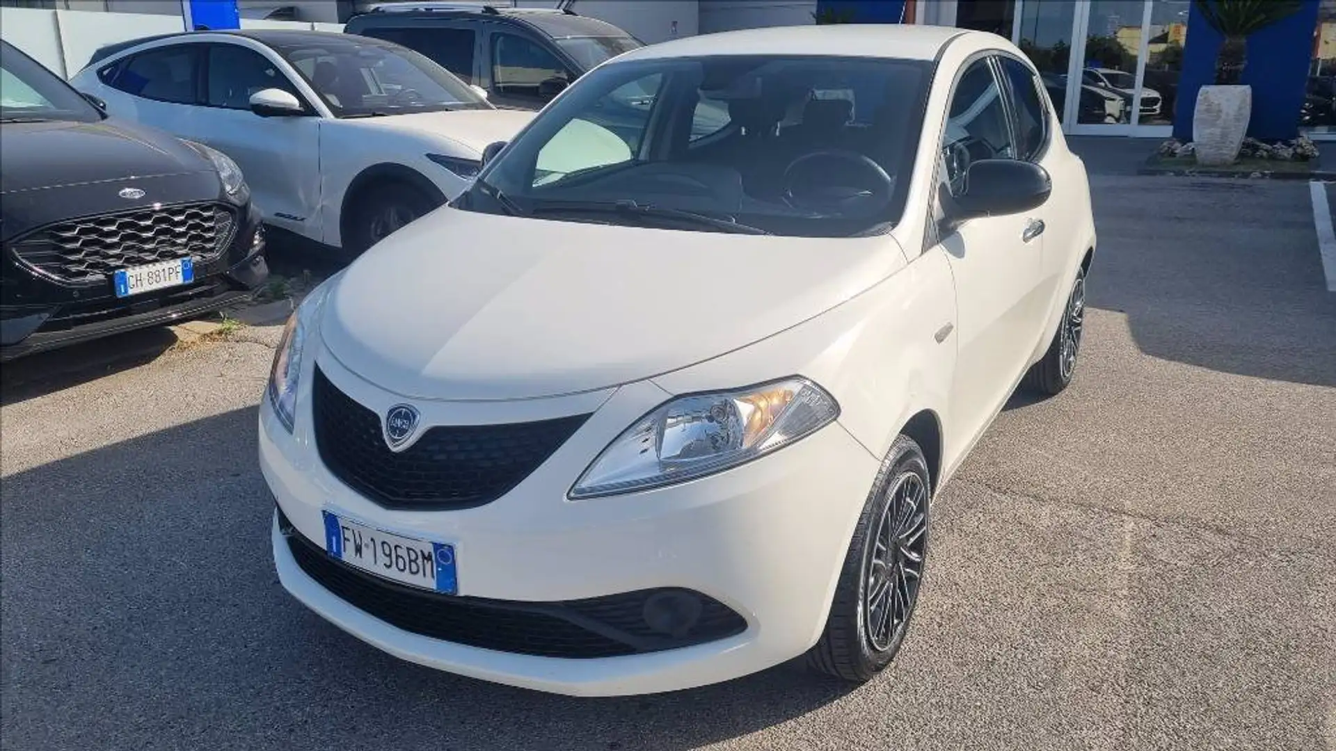 Lancia Ypsilon 1.2 Gold s&s 69cv my19 Bianco - 1
