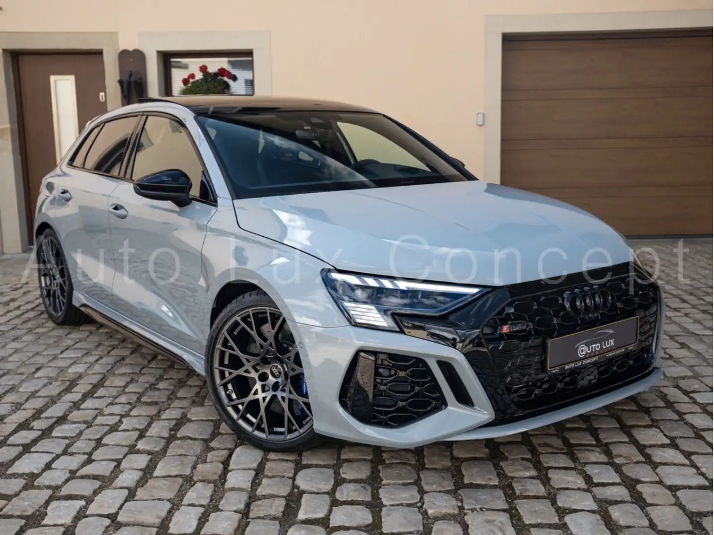 Audi RS3 Sportback Performance Edition 1 OF 300 BRAND NEW Grijs - 2