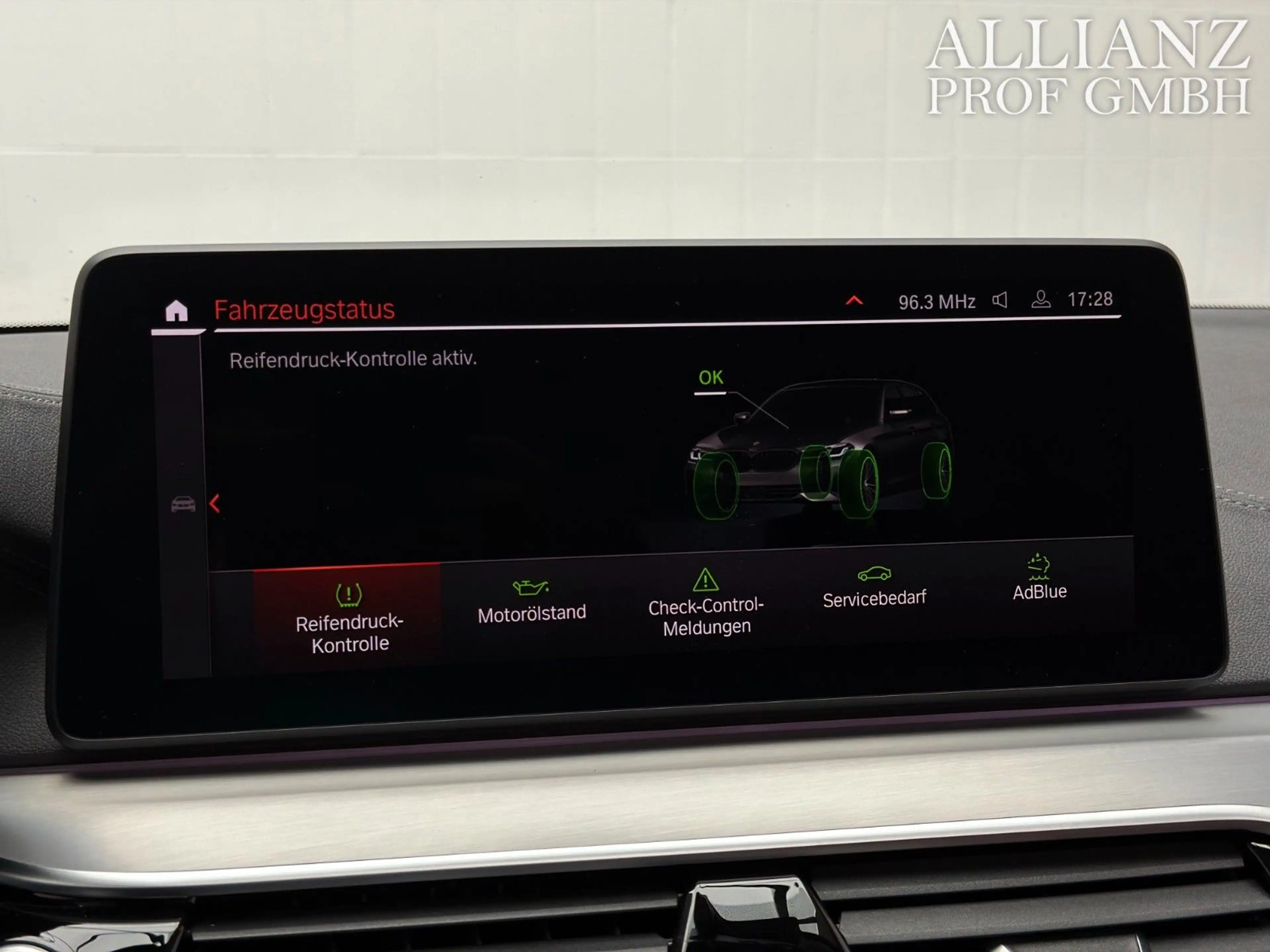 BMW 520 d Touring Luxury Laser HuD Pano H/K 4-Zonen — photo 11