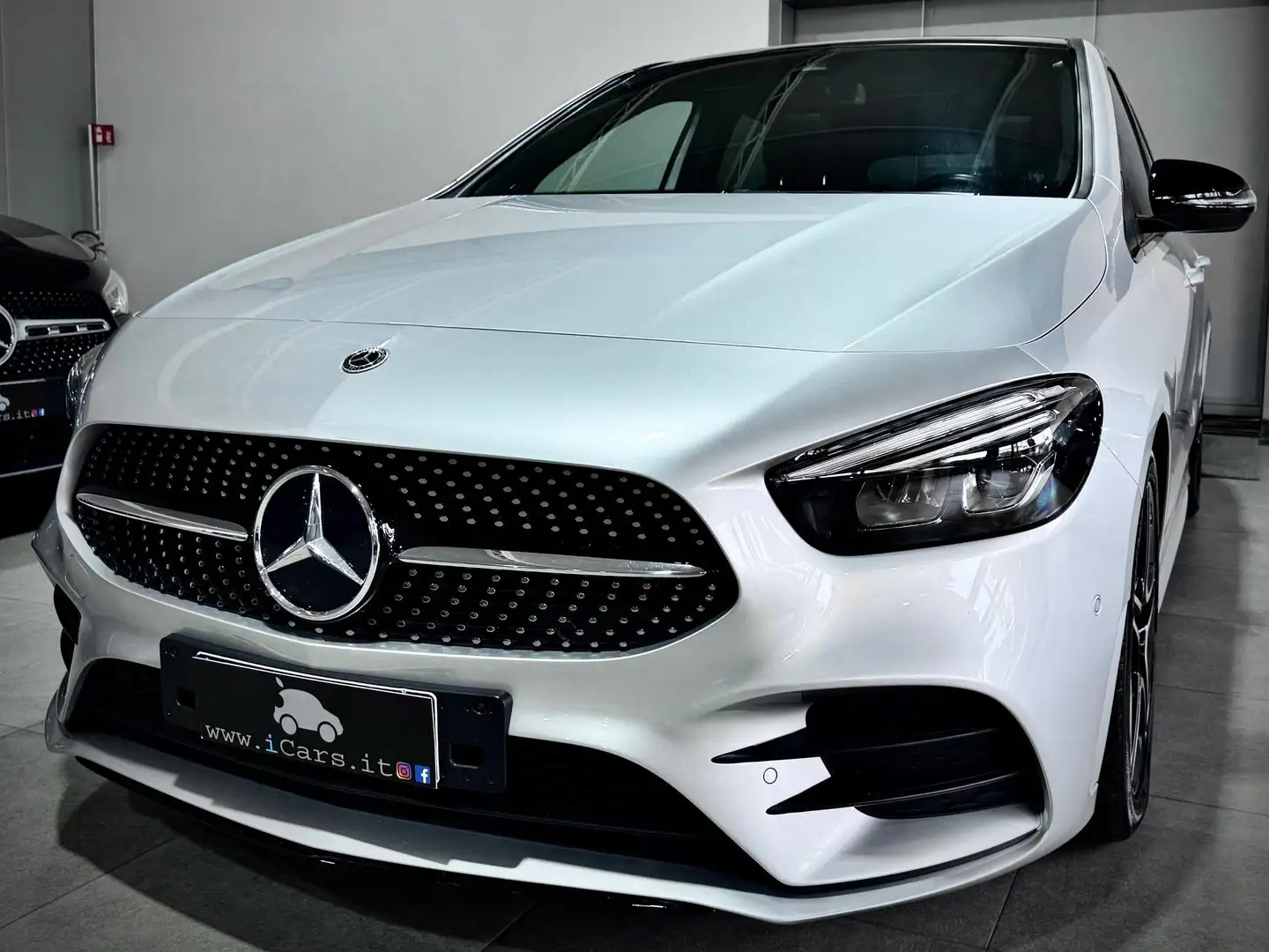 Mercedes-Benz B 200 d 150CV Premium AMG Argent - 1