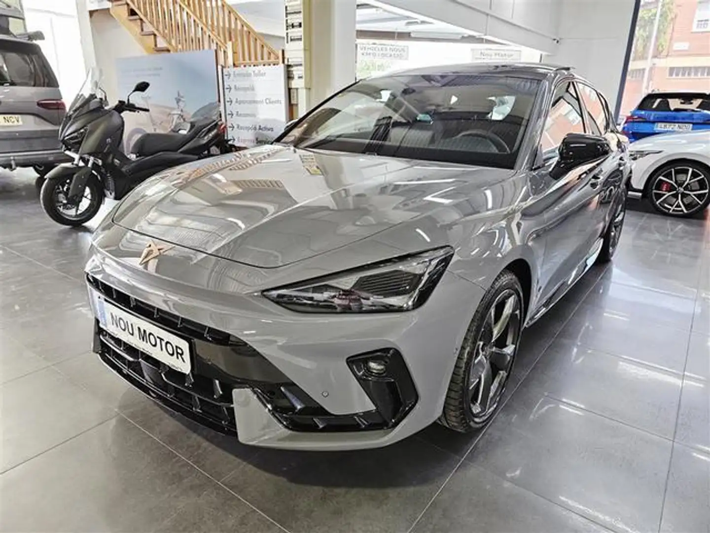 CUPRA Leon 1.5 eTSI 110 DSG Gris - 1