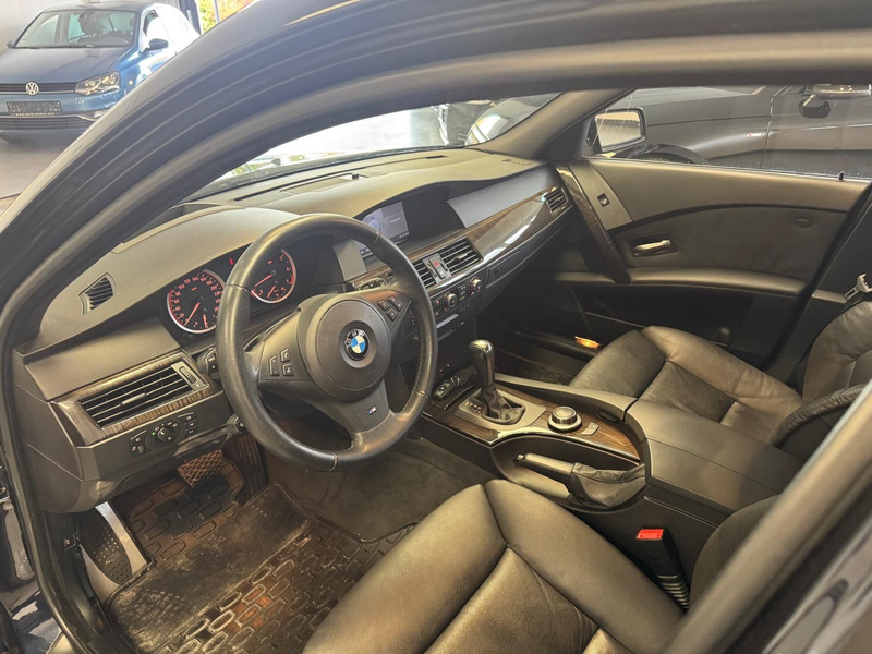 BMW 550 I A LIM*LEDER*BT*HEAD* NAVI*GSHD*M SPORT*V8* — photo 4