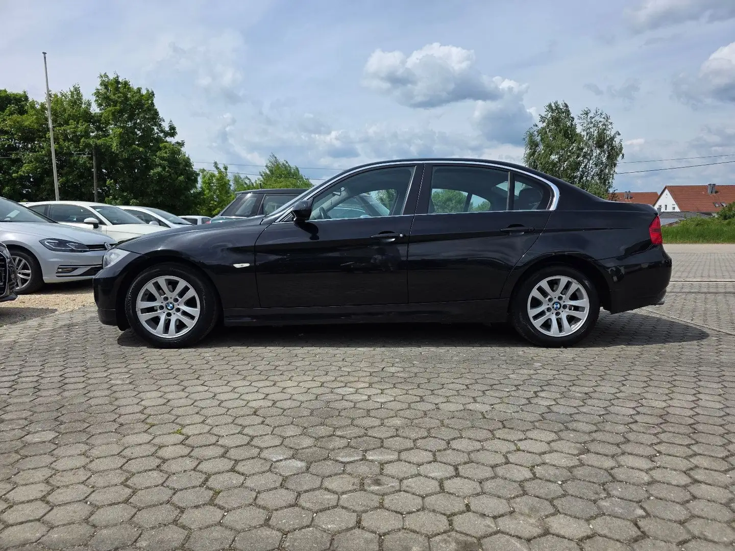 BMW 320 Baureihe 3 Lim. 320d / TÜV 01.2026 Schwarz - 2