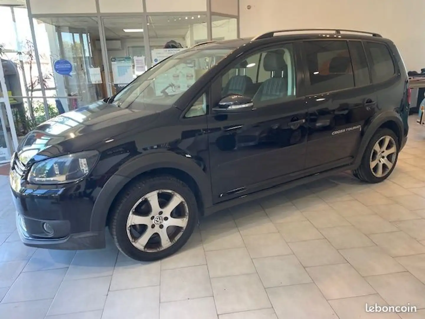 Volkswagen Touran CROSS 1.6 TDI 105cv Negro - 1