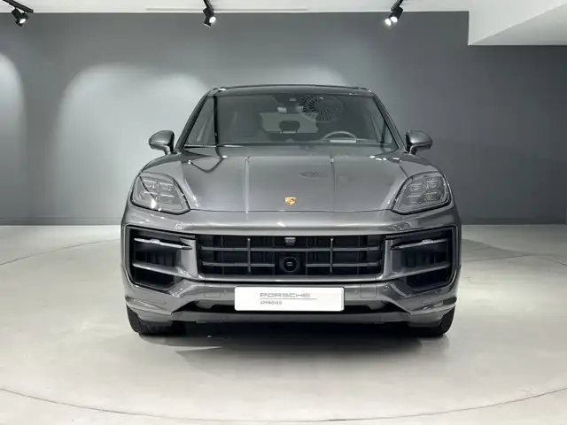 Porsche Cayenne view 8