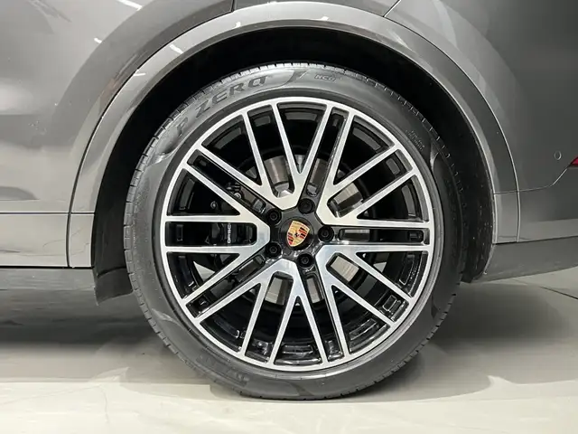 Porsche Cayenne view 12