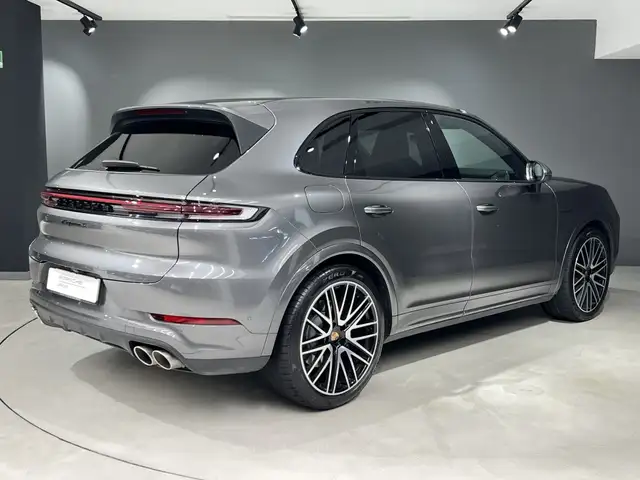 Porsche Cayenne view 5