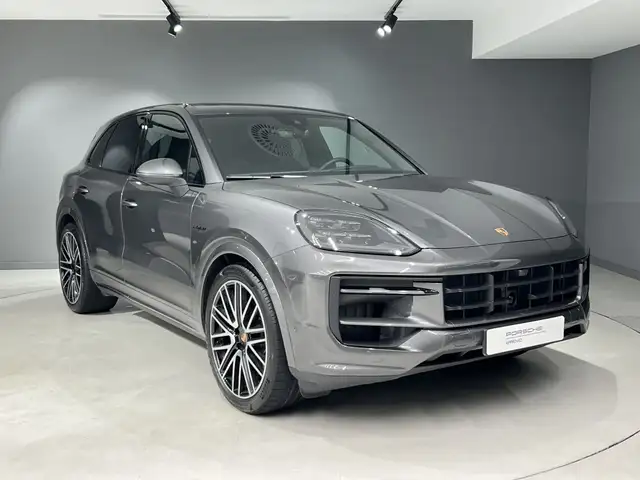 Porsche Cayenne view 7