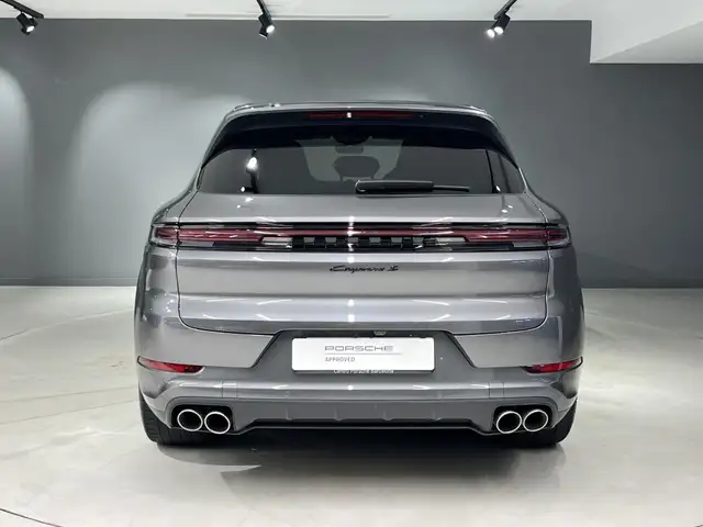Porsche Cayenne view 4