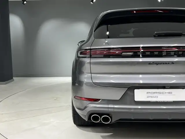 Porsche Cayenne view 14