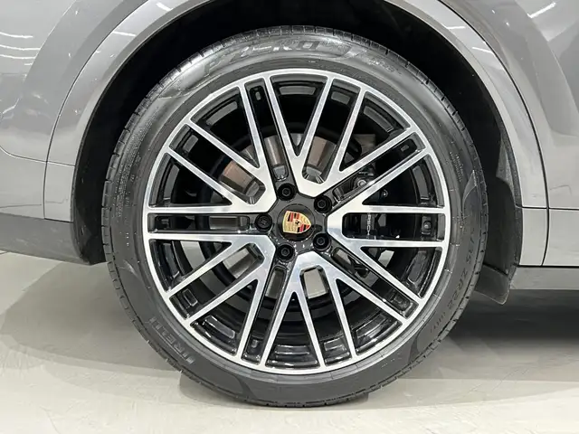 Porsche Cayenne view 11
