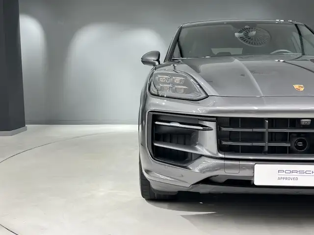 Porsche Cayenne view 13