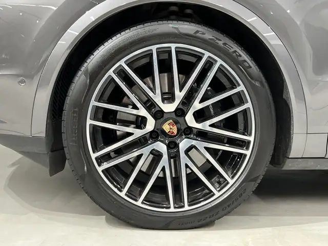 Porsche Cayenne view 9