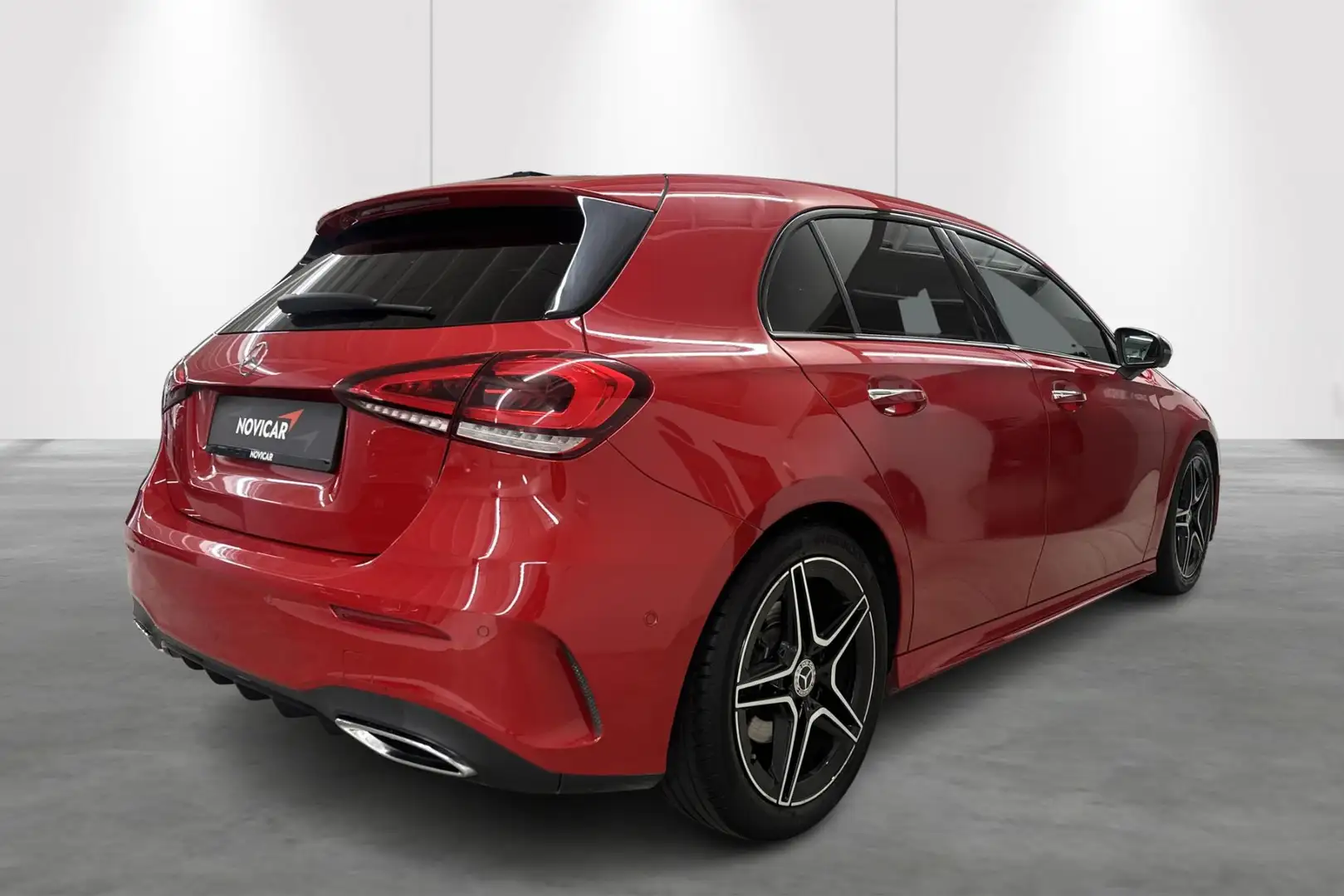 Mercedes-Benz A 200 AMG Line Rojo - 2