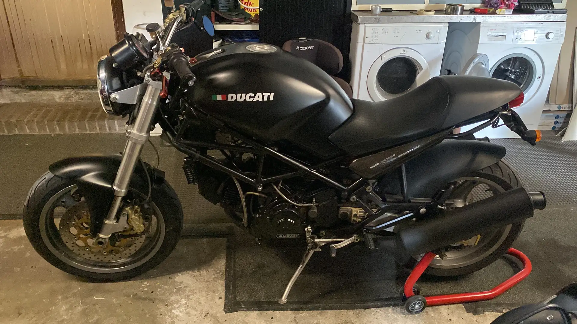 Ducati Monster 900 - 2