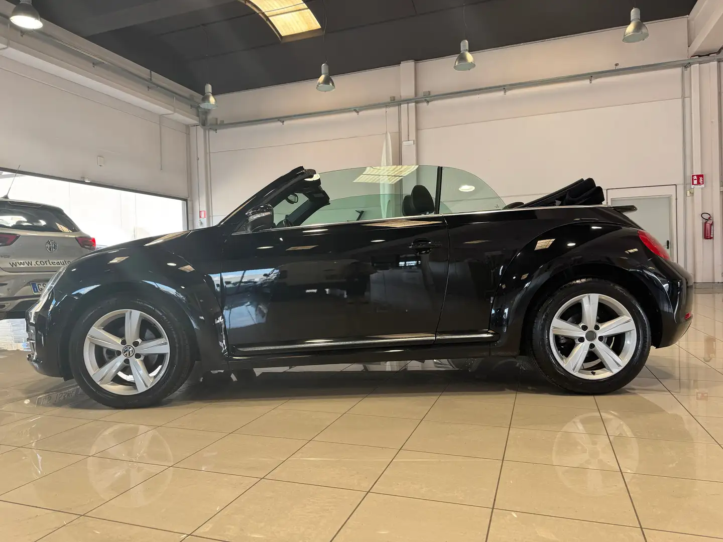 Volkswagen Maggiolino Cabrio 2.0 TDI Sport BlueMotion Technology PRONTA Nero - 2