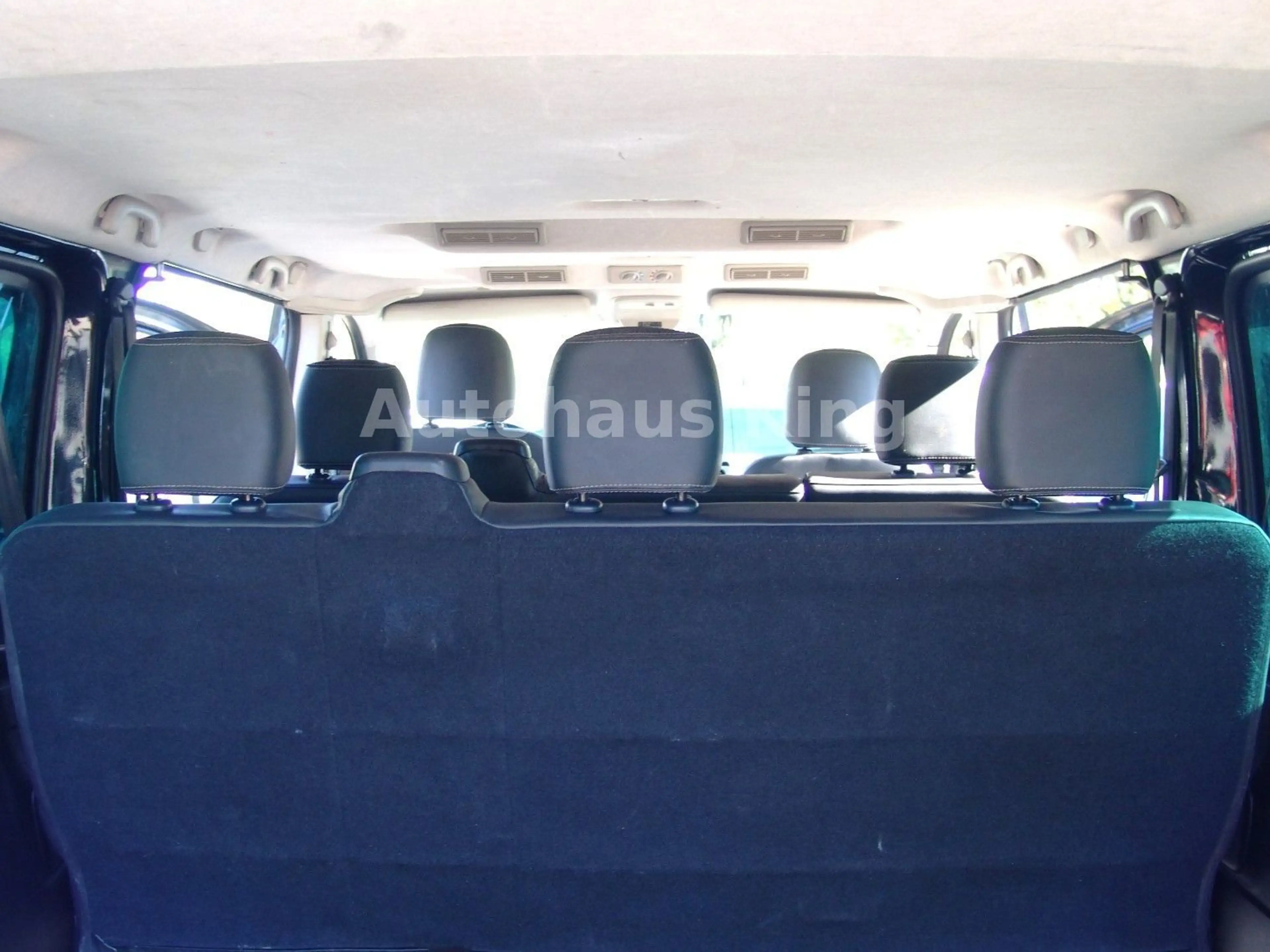 Nissan NV300 PREMIUM lang- 2Schiebetü/8Sit/NAVI/ — photo 9