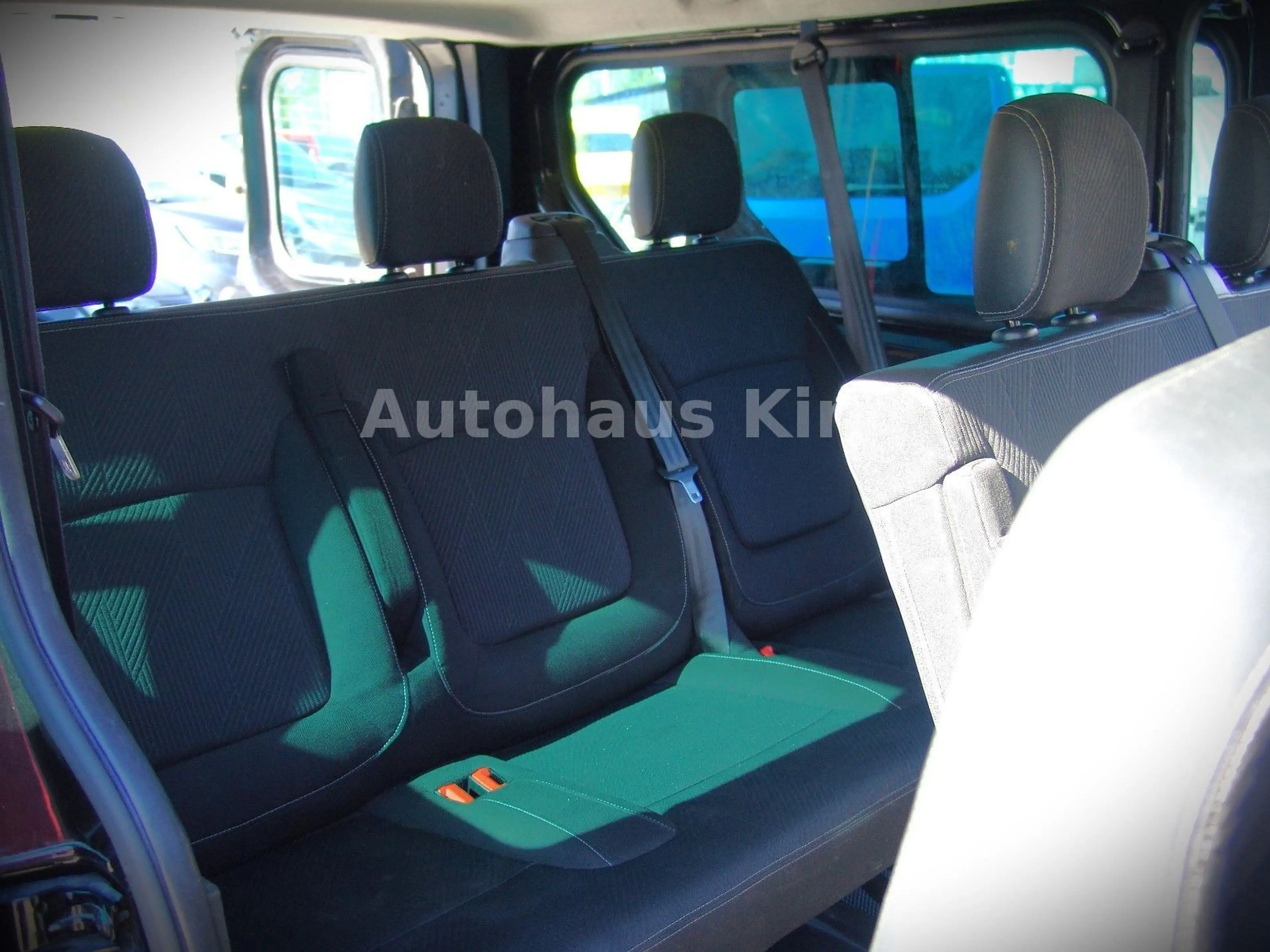 Nissan NV300 PREMIUM lang- 2Schiebetü/8Sit/NAVI/ — photo 7