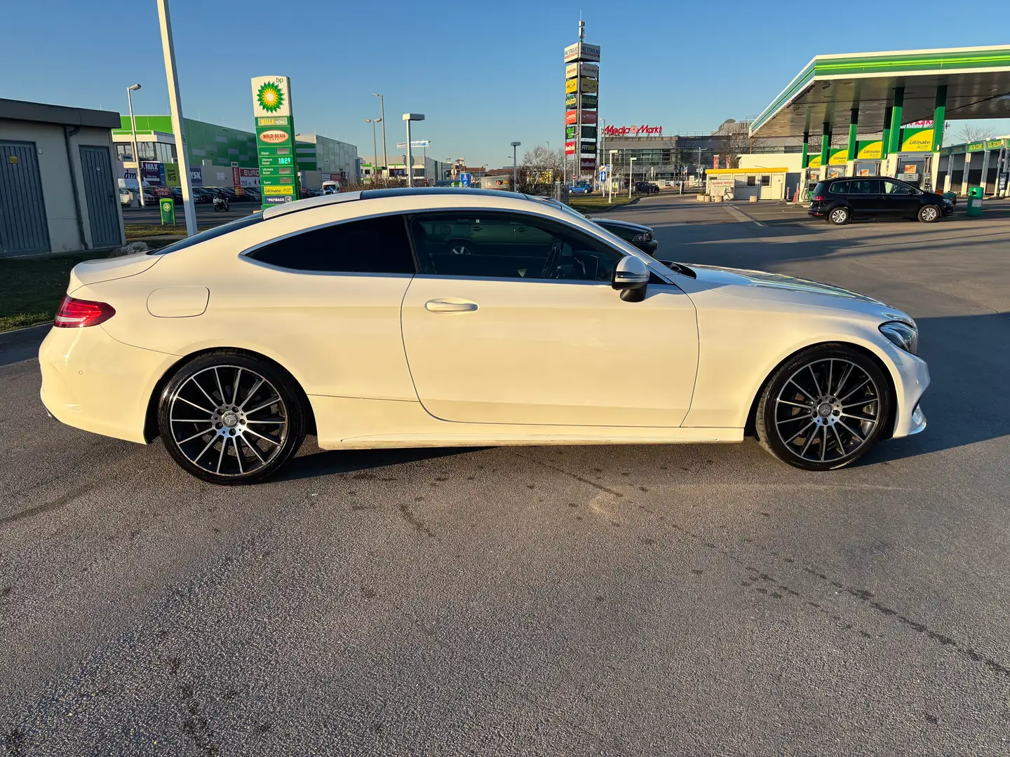 Mercedes-Benz C 300 COUPE AMG LINE / U21 SPORTABGASAN, / PANO/ KAMERA Weiß - 1