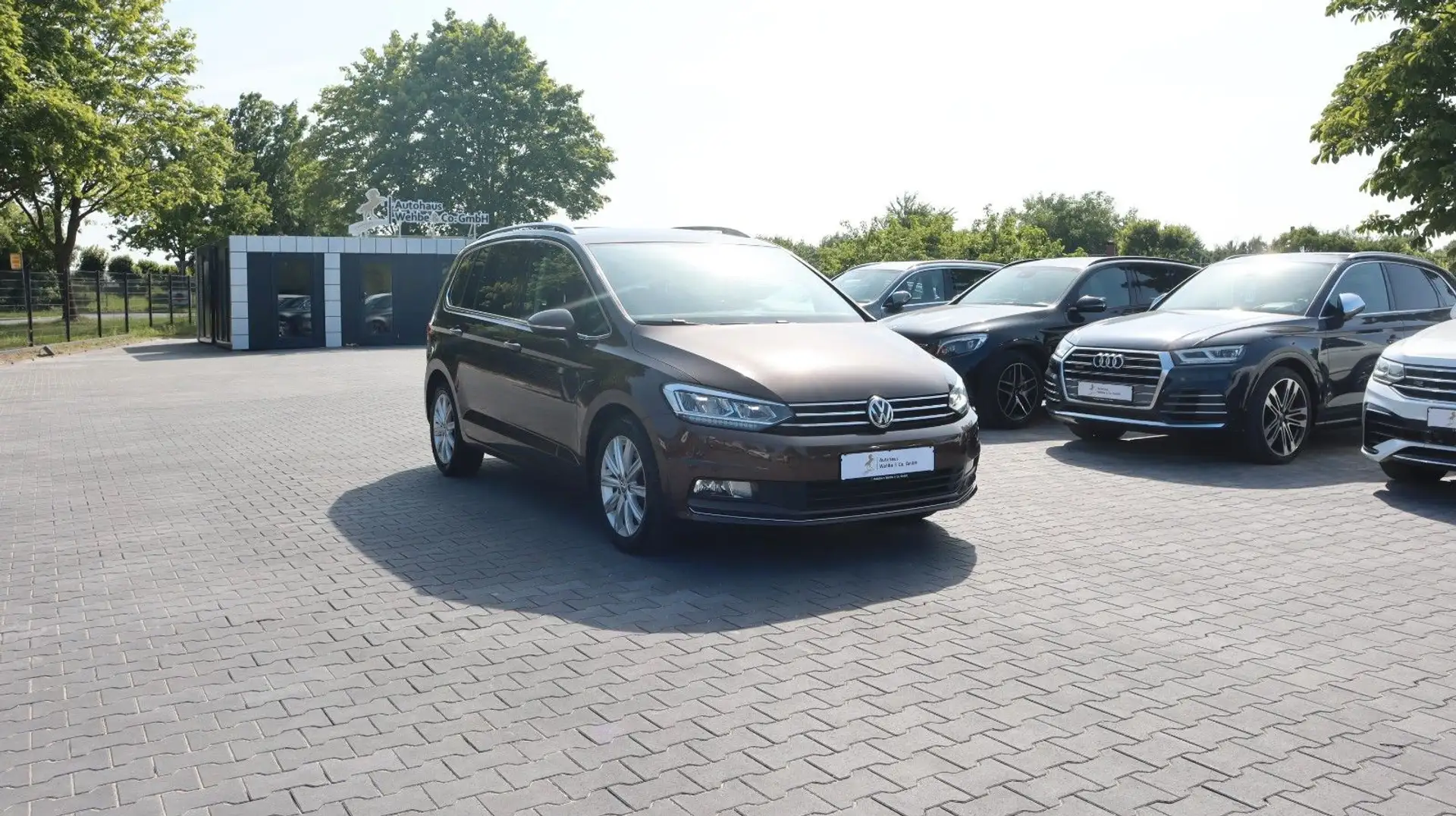 Volkswagen Touran Highline 2.0 TDI DSG 7 Sitze Navi LED AHK Braun - 1