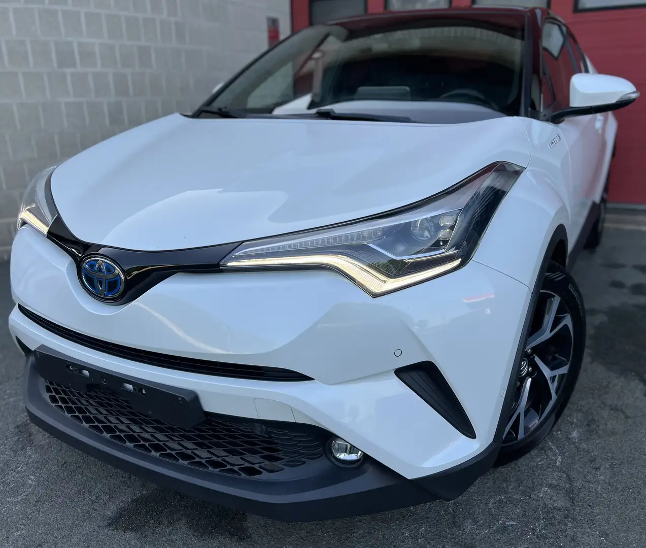 Toyota C-HR Hybrid 1.8i VVT-i C-Hic E-CVT+CAMÉRA+NAVI+CAR-PAS Blanc - 1