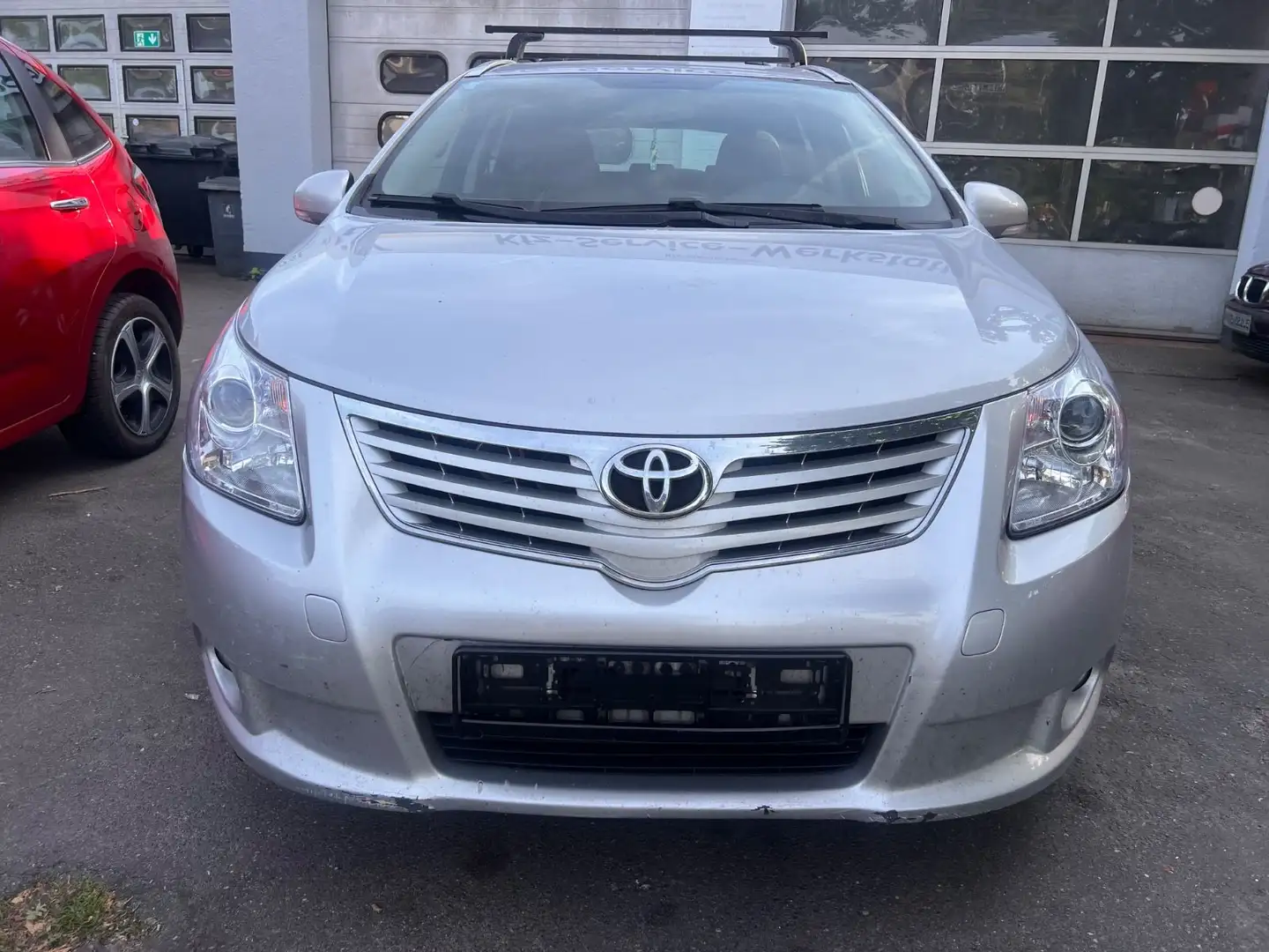Toyota Avensis Kombi Edition *HU 07/2026* Stříbrná - 2