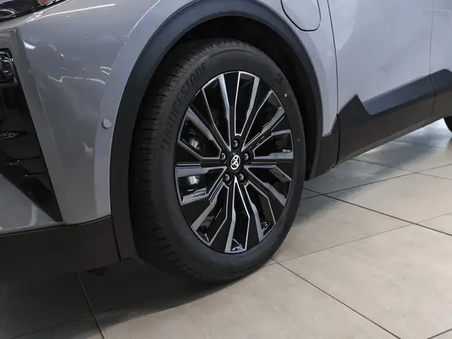 Toyota C-HR+ view 13
