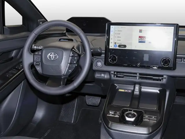 Toyota C-HR+ view 8