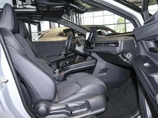 Toyota C-HR+ view 5