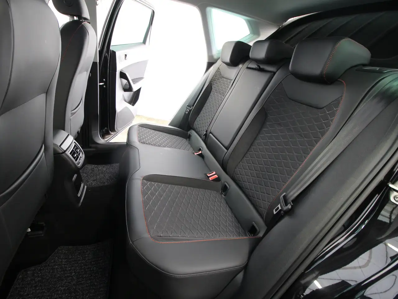 SEAT Ateca 1.5 TSI FR NAVI+KAMERA+LED+ACC 11