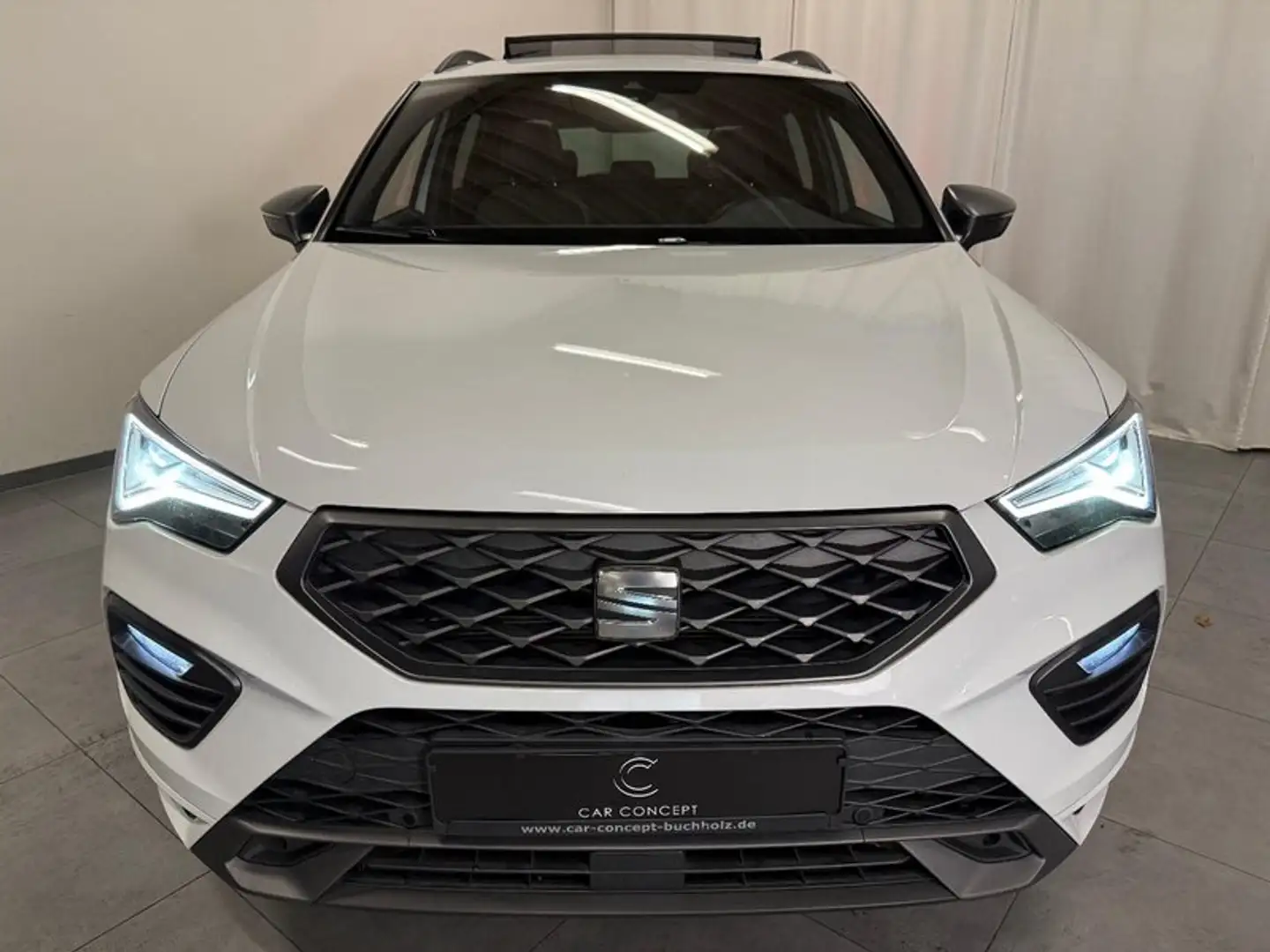 SEAT Ateca FR 2.0 TSI DSG 4DRIVE PANO AHK KAMERA T-LEDER Weiß - 2