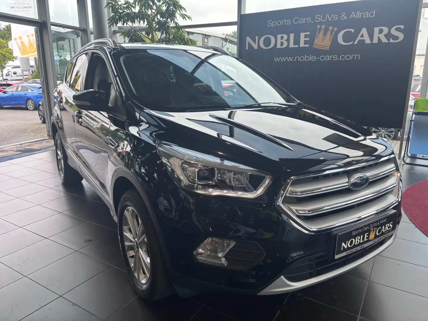 Ford Kuga Titanium Allrad AHK XENON NAVI Schwarz - 1