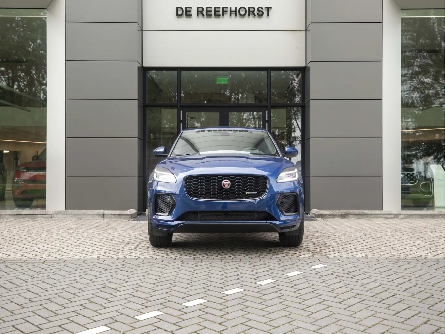 Jaguar E-Pace P300e AWD R-Dynamic HSE | Full Option | Stoelventi Albastru - 2