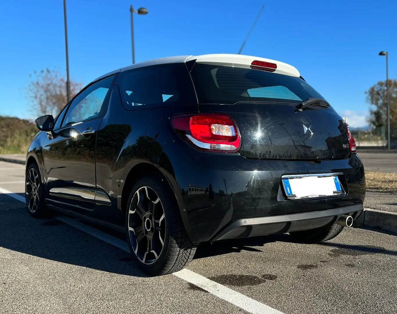 DS Automobiles DS 3 DS3 1.6 bluehdi Sport Chic 75cv Siyah - 2