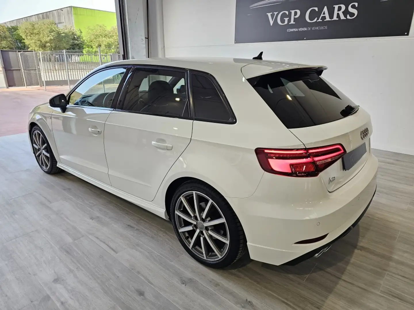 Audi A3 Sportback 35 TFSI Black line S tronic 110kW Blanco - 2