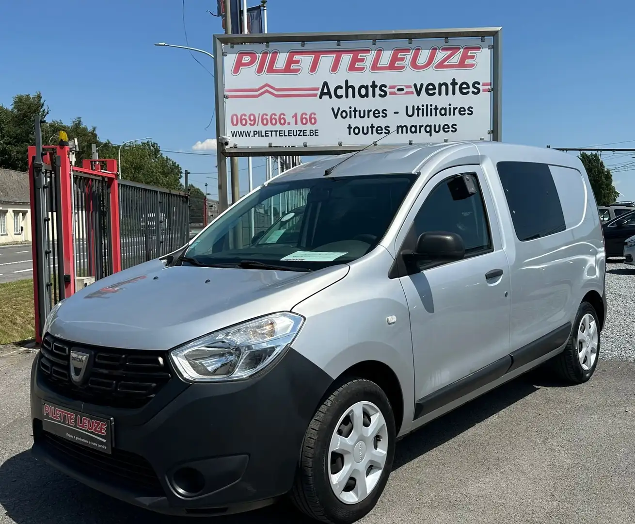 Dacia Dokker 1.6i SCe utilitaire Grijs - 1