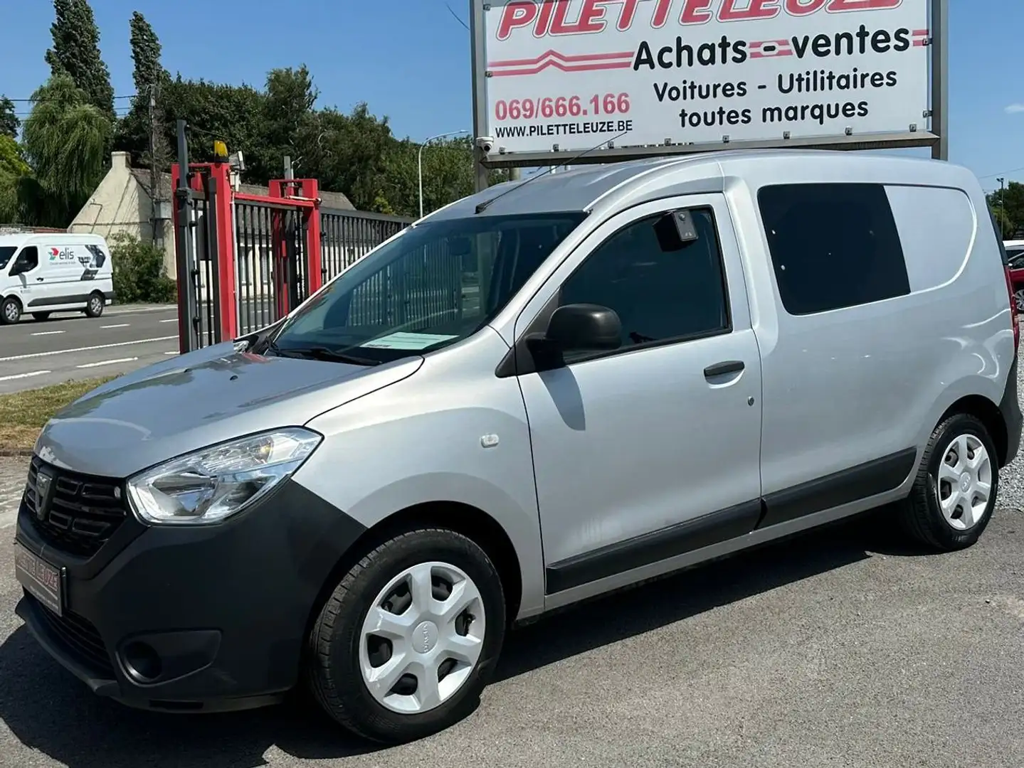 Dacia Dokker 1.6i SCe utilitaire Grijs - 2