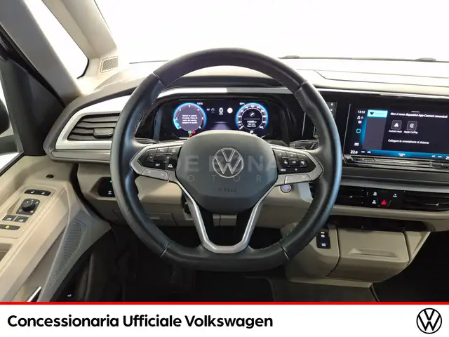 Volkswagen Multivan view 11