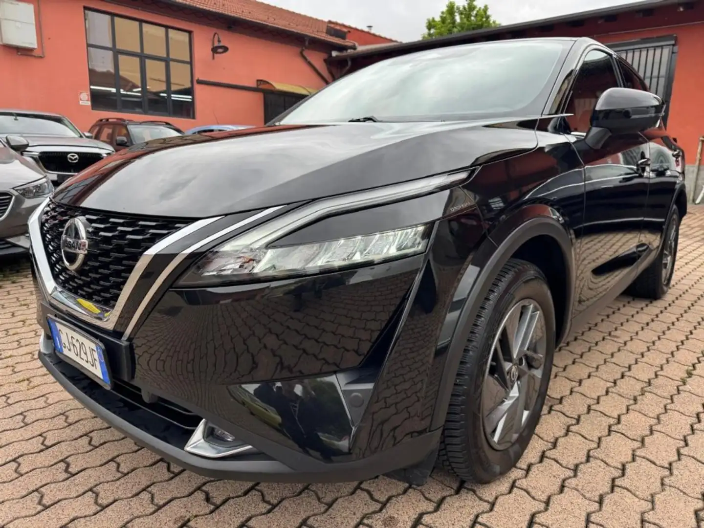 Nissan Qashqai MHEV 140 CV Business Zwart - 1